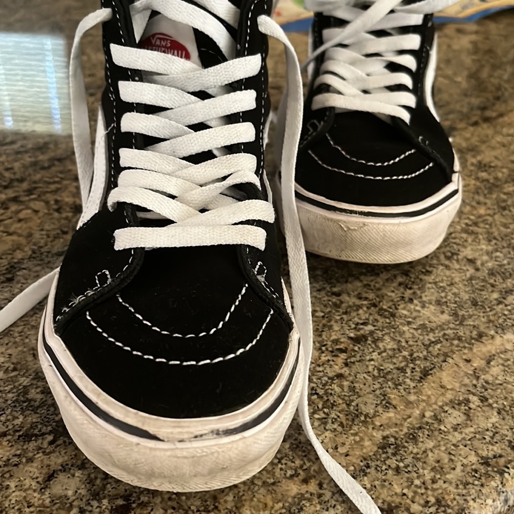 Vans - Picture 2 of 4